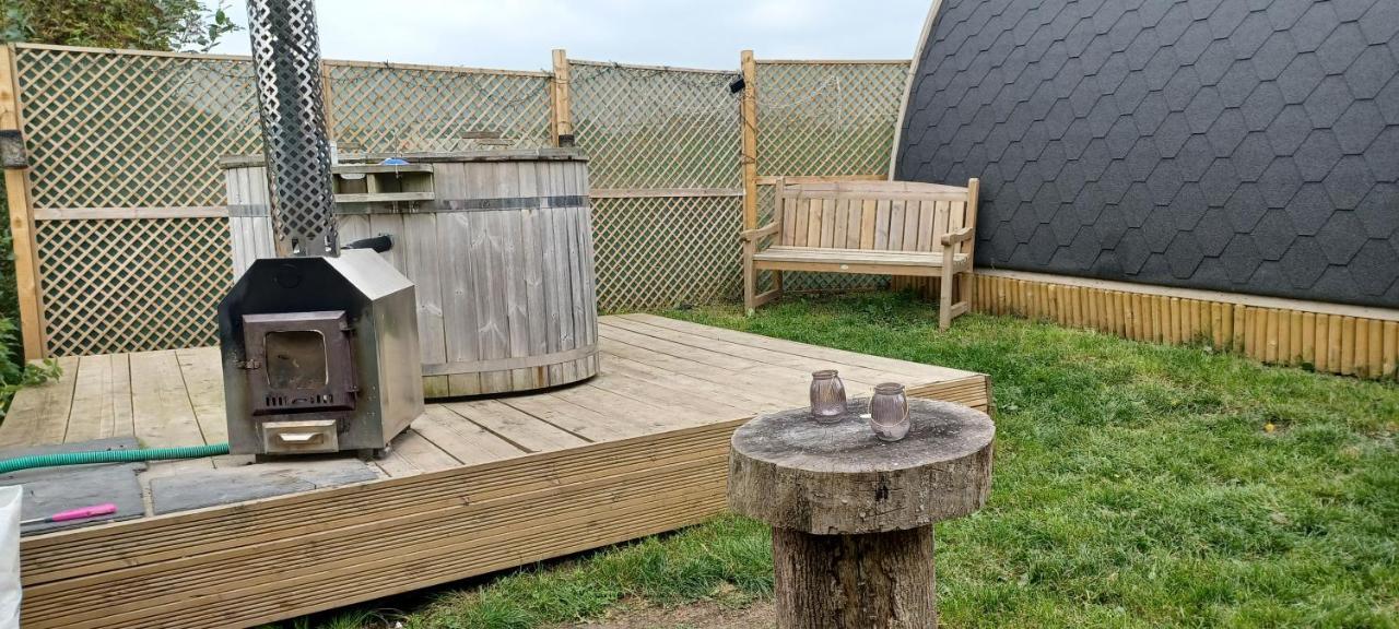 Norwell View Farm Glamping With Hot Tubs Hotel Bath Exterior photo