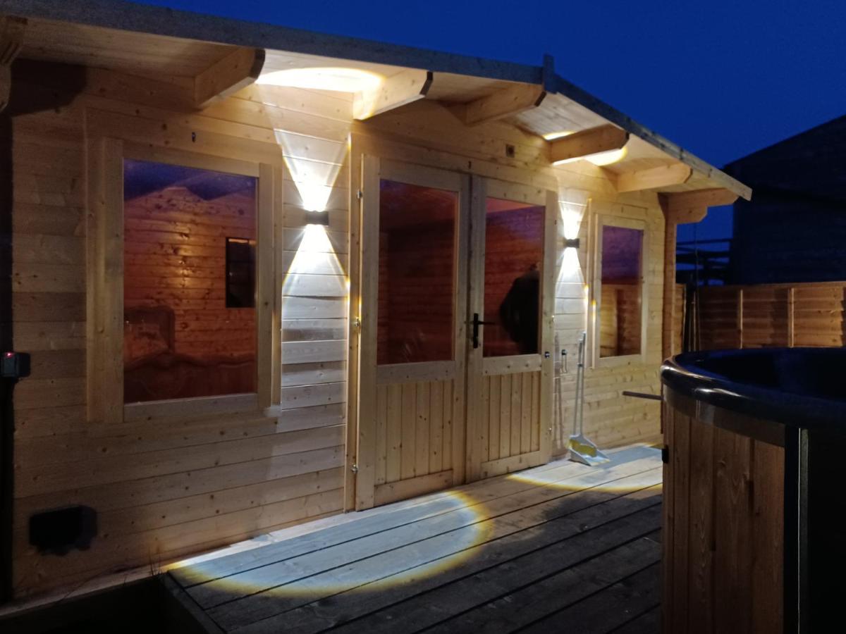 Norwell View Farm Glamping With Hot Tubs Hotel Bath Exterior photo