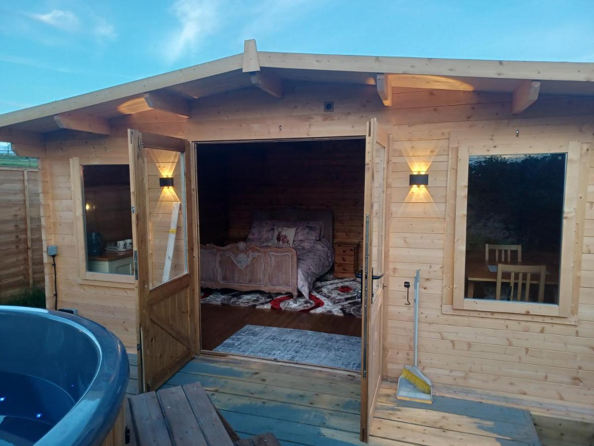 Norwell View Farm Glamping With Hot Tubs Hotel Bath Exterior photo